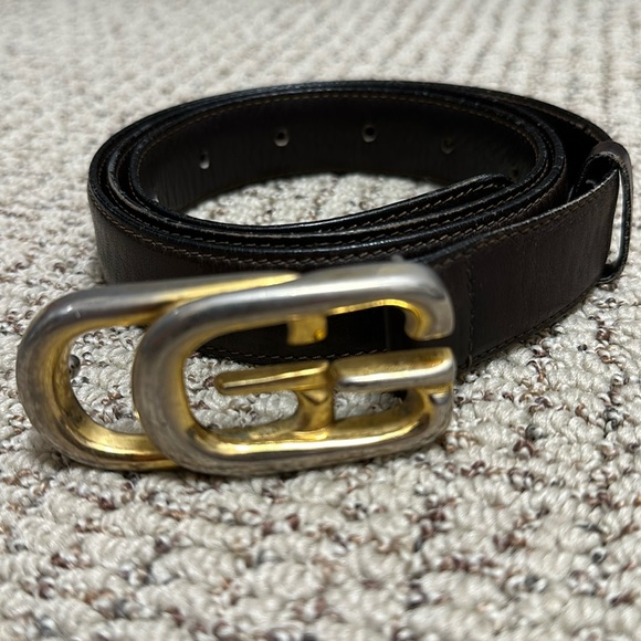 Women’s vintage 1970s Gucci belt. Gold buckle. Brown leather. 39” total length. - Picture 1 of 3